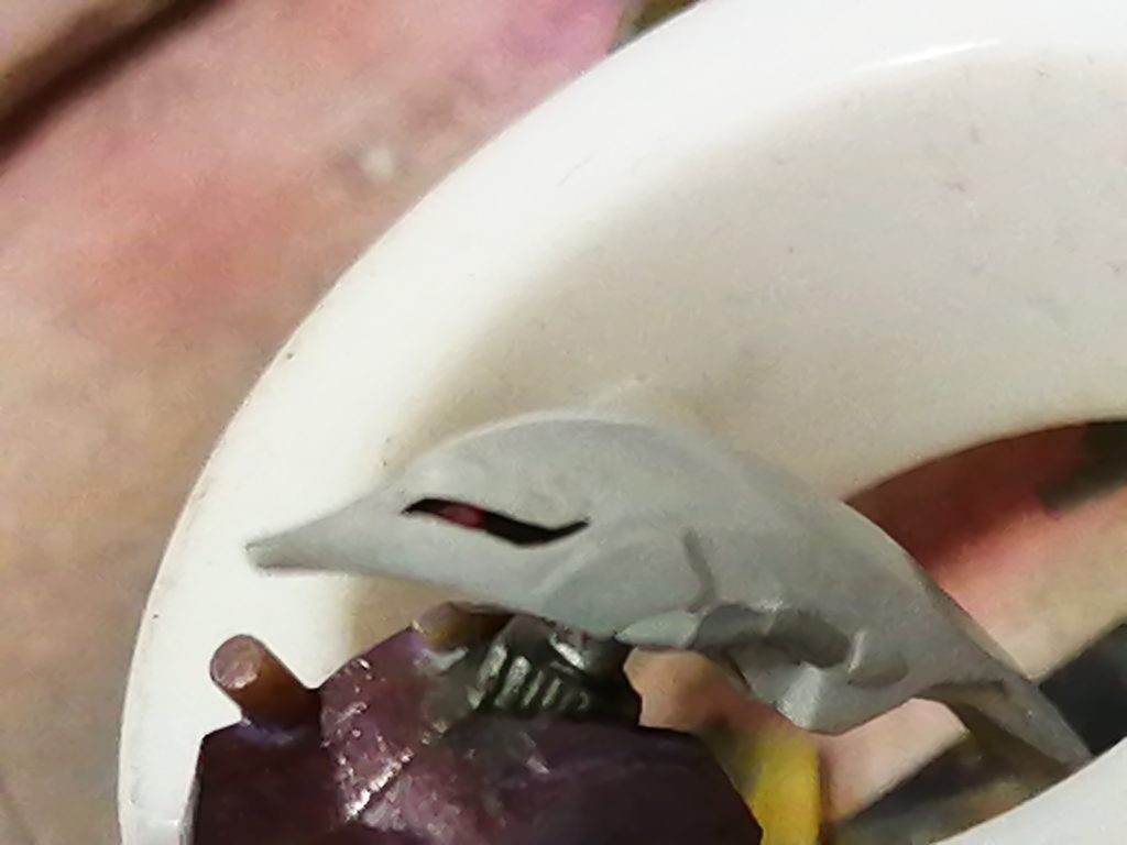 モノアイはシルバーの上からクリアレッドで。