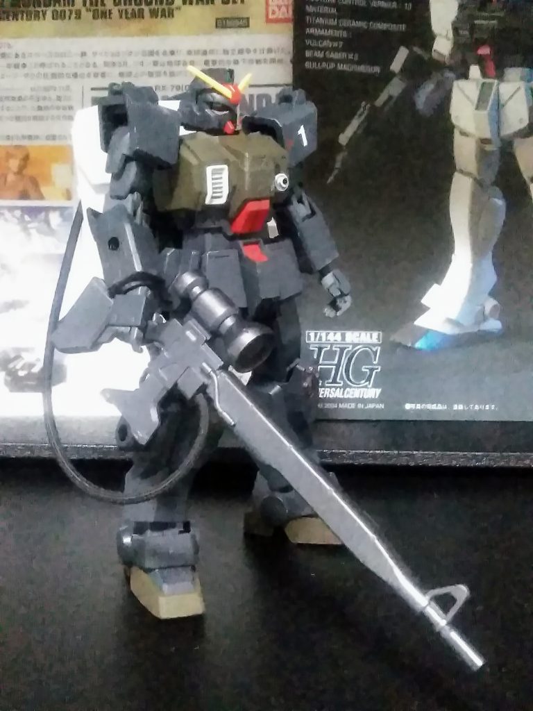 No 1『ダディズ フィスト中隊隊長』『第一小隊オヤジノゲンコツ隊隊長 リック・ライオット少佐』搭乗機 陸戦型 ガンダム　　主に狙撃手として行動するが、白兵戦もこなす。(寧ろ喜んで)　非常に短気。口より先に手がでます。(スナイパーとしていいのか？)　娘あり(戦災児子を引き取る)