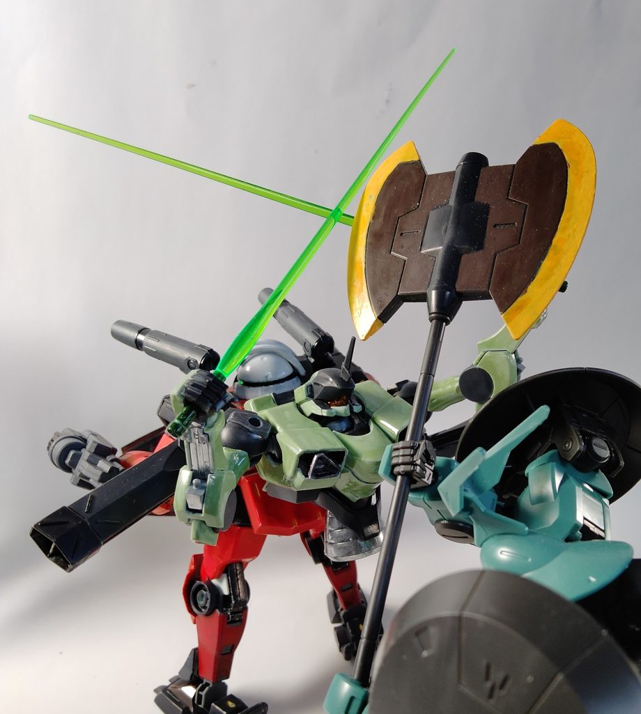 そんなザウォート君は、後方から接近されてもビームサーベルで対処可能