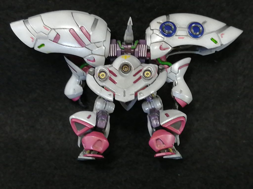 墨入れは適当に作ったグレーです。 デカールは控えめです。 キュベレイにゴテゴテデカールを張るってイメージが無くてね。