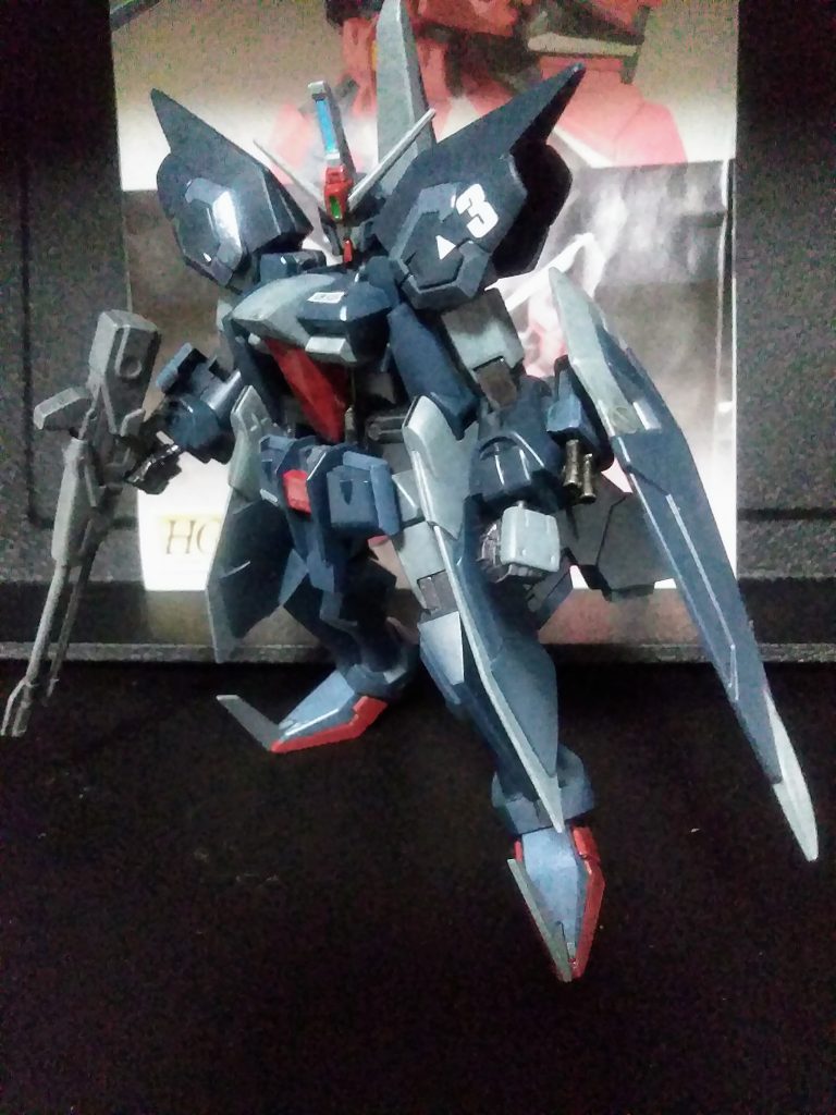 以前の投稿品の兄弟達です。やはり発売初日に購入しました。２１年前の何も後付けがない状態なので、思い付くまま盛ってやりました。両腕に２連速射砲