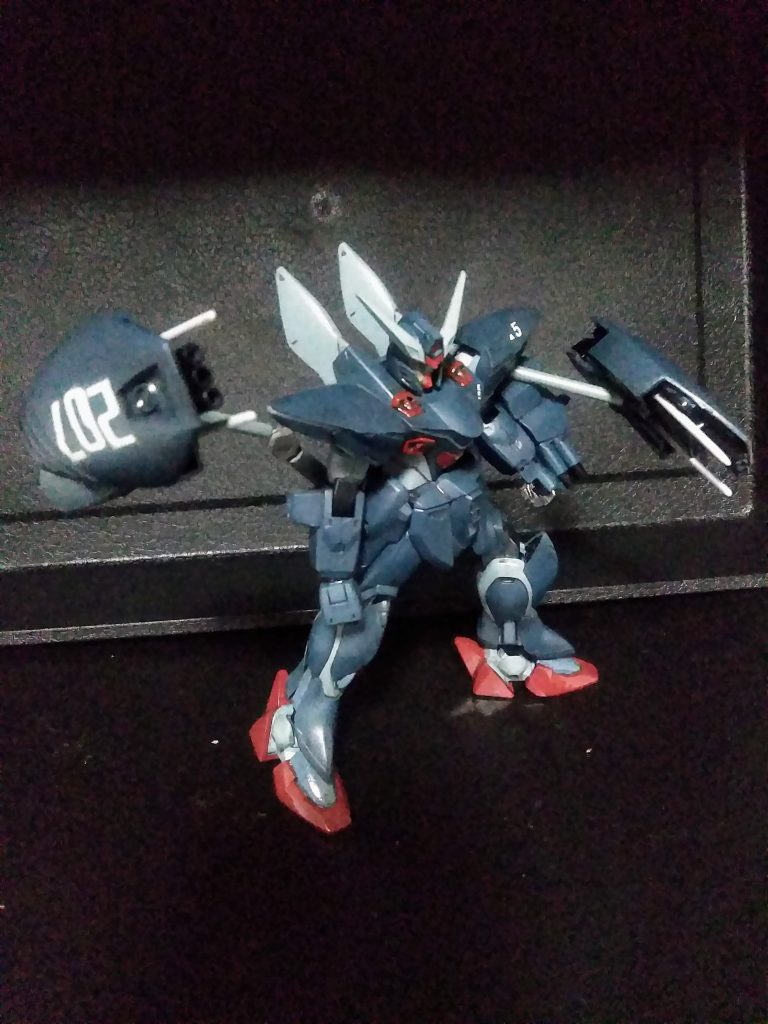 トリケロスなのでランサーダート×２、3連ロケットランチャー、ビームガン(裏側にガンメタ塗装なので確認は無理)