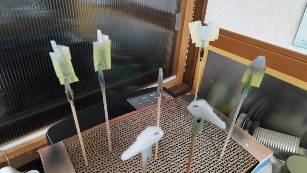 購入し帰宅後開封し、本体に手を付ける前に、ガンビットの部分塗装