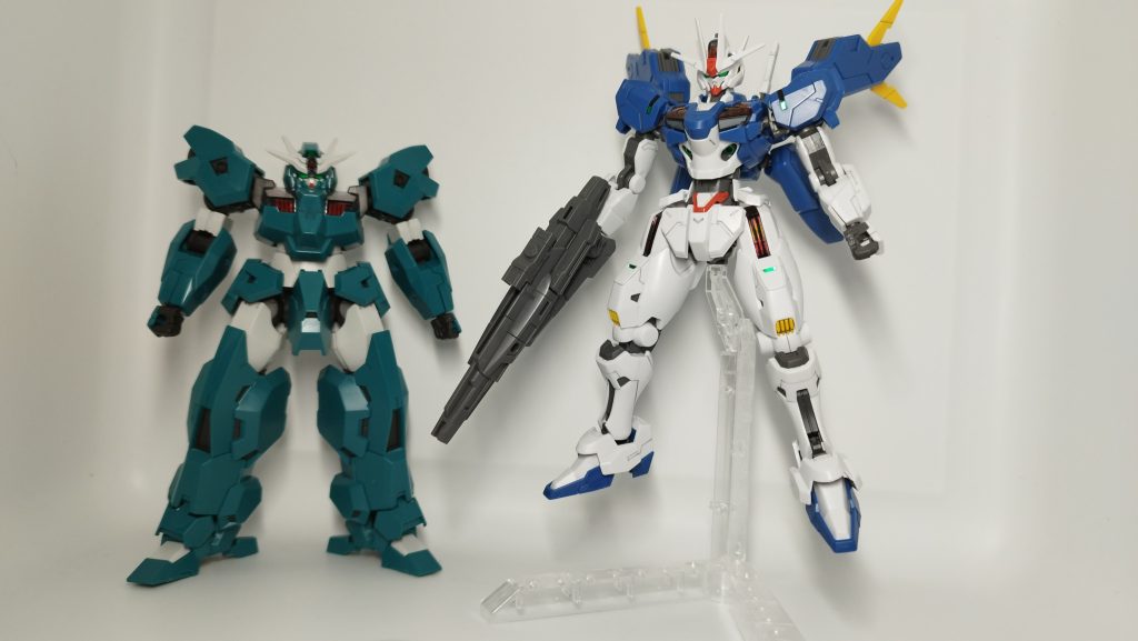 塗装の乾燥待ち中にウルを組んでたら、息子が友達連れて遊びに来たので、一時撤収して、夕食後マスキングを剥がして組み立て