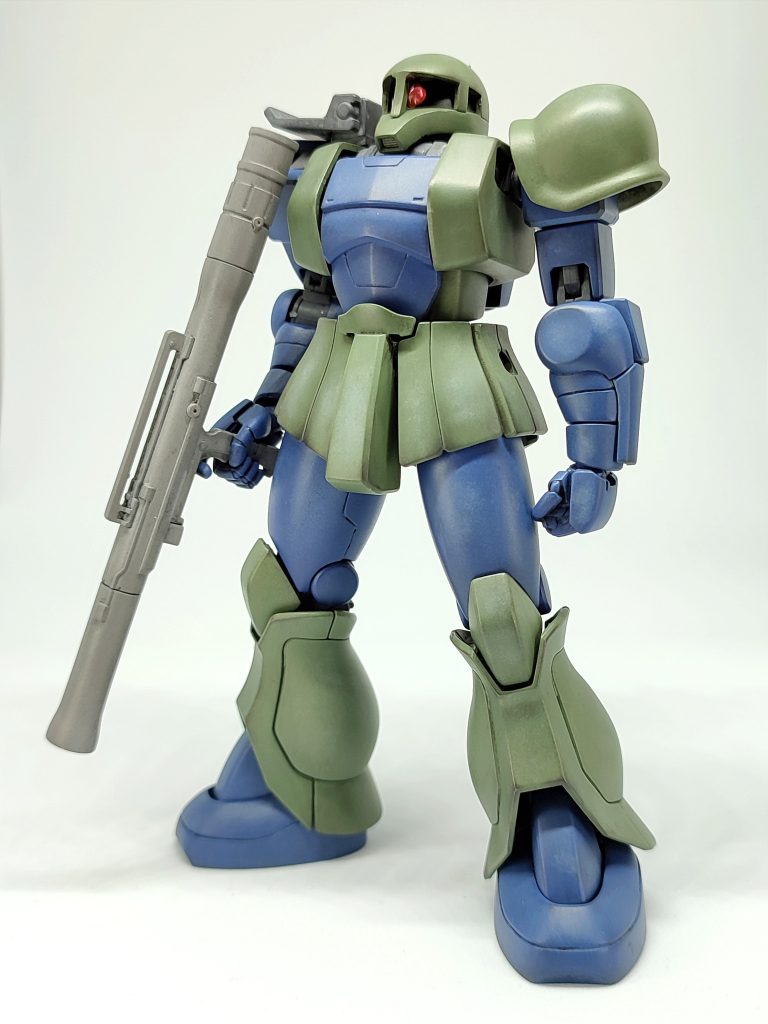 一応、バズーカを構えてみましたが、あまり似合わない…。