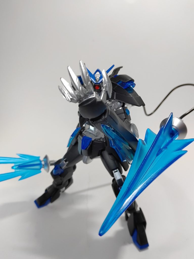 最後に投稿したのが半年近く前という…お久しぶりです紹介文はモンハンの古龍的なのを参考にしていますクリアパーツがある時点で鉄血感無いなと思いましたが厄災戦はロストテクノロジーがゴロゴロしてるみたいなのでまあ、いいかなと逆に異質化ある感じでいいかなと思ってます中腰なのはアメインゴーストを参考に中腰の方が悪さが出るかな?という感じで実は完成したのは鉄血が最終回迎えた辺りというかなり前という事でずっと放置してあったため部分的に汚いんですよね掃除したのですがホコリが溜まってたりクモの巣張られてたり……以上です、ありがとうございました