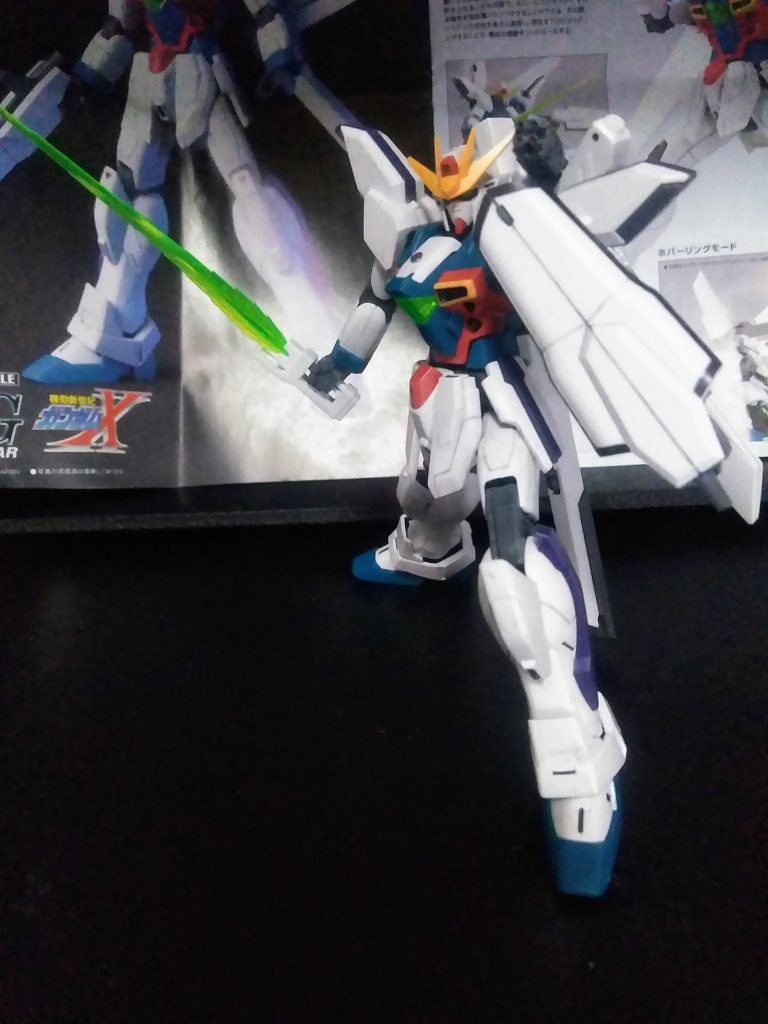 ビームライフルがシールドに変形。すなわち、射撃戦が不可能に。(こういう一体化はなんかちがうんじゃね？つーか危ないよね？)ビームソードがカッコいい😍