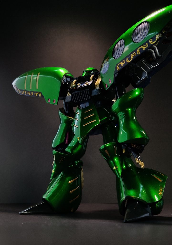 黒背景でも雰囲気変わりますね。