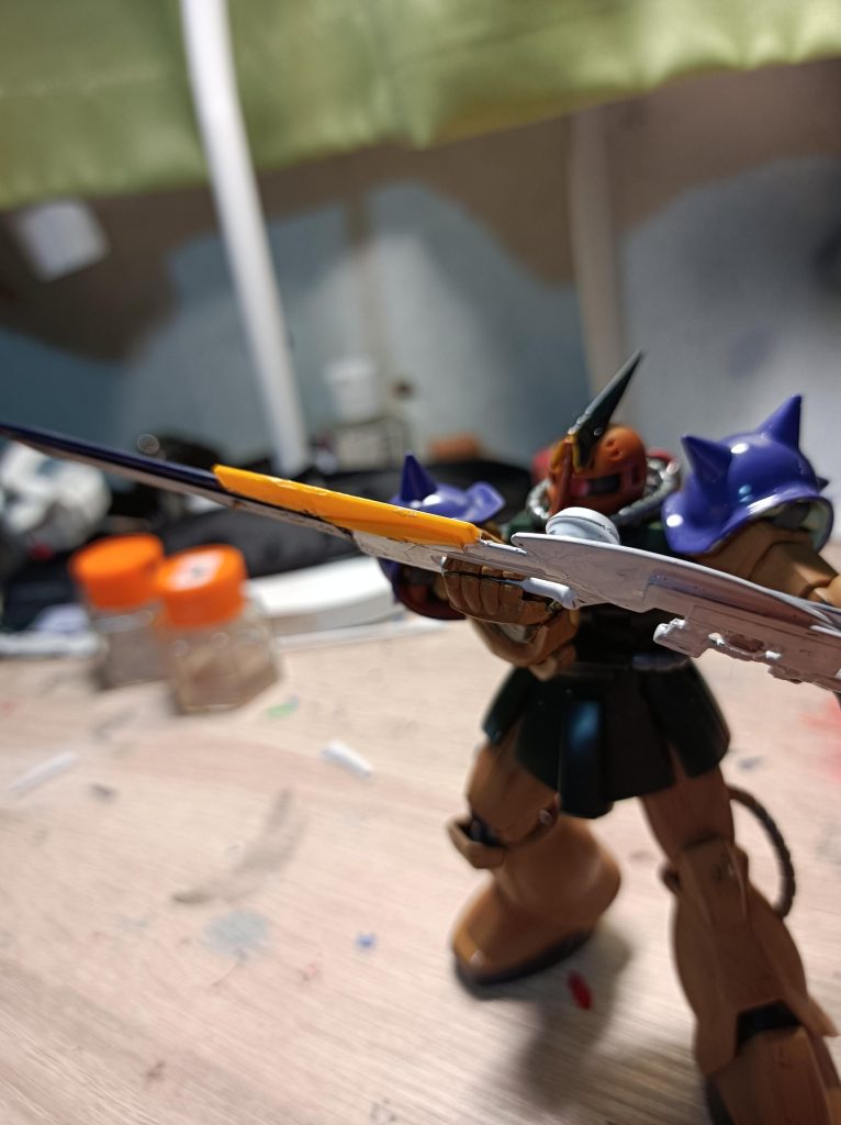 一応の両手持ちよく考えたらどっちかというと武装は鉄血ぽいw今回は見ていただきありがとうございました！あと…背景のオタク感満載の部屋は…消すの無理であったので…気にしないでくださいねw