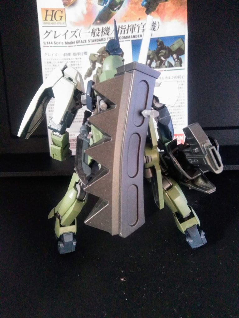 某段ボールの中で闘うホビーロボットの武器『ハカイオー・斬馬刀』(自分このアニメが世界で一番大好き😆💕)を持たせてみました。