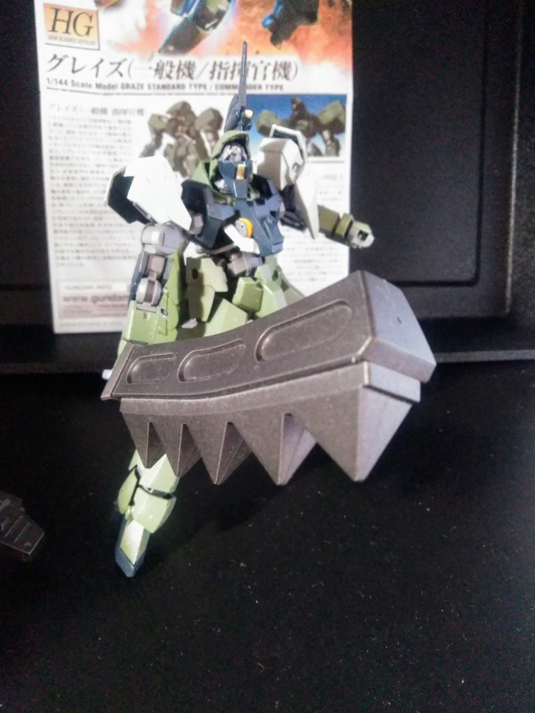 こんな重い武器でも自立出来る。素晴らしい安定感。