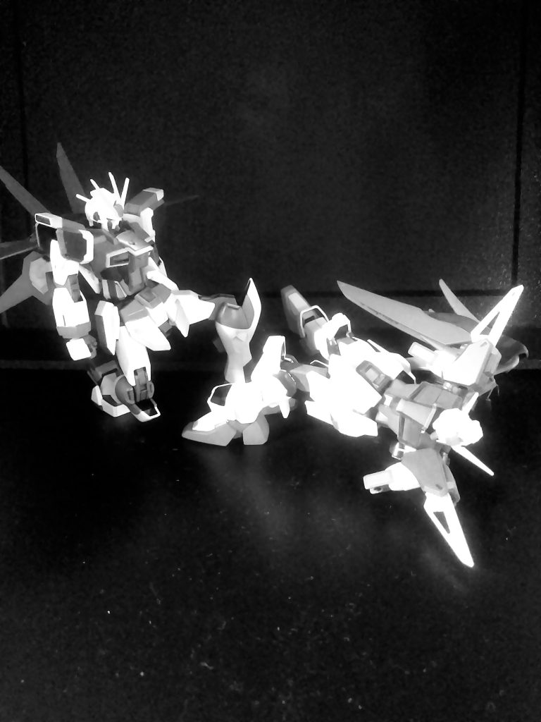 『アスラン・ザラ』に敗北を喫し、『ルナマリア』と供にひとしきり涙した後『シン・アスカ』は決意を秘めた瞳で言うのだった。「ルナ…インパルスはまだ動くよな?」「シン…?」「オレ…確かめてくる。」「確かめる?」「うん!自分の気持ちを…此れからの未来を」「えっ…一体何を…」その一言を遮る通信が…「シン!ルナマリア!無事か?」「アーサー副長?無事だったんですね。艦の皆は?」アーサーは事のあらましを話す、すると「オレ…行ってくる。ルナ!インパルスを!」「あっ!待て!シン!今お前に議長から贈られた新しい機体が…」近づいてくるノズル光。「シン!アレっ!」