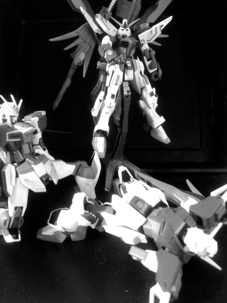 「あの機体は…デスティニー?でも何か違う…」コックピットへ乗り込みコンソールを操作確認。「武装が違う…OSも…?『ブラスト』…それがお前の名前…」シンの瞳には決して揺らがない炎が宿っていた。「行こうっ!『ブラスト』運命は自分で切り開くんだ!狂った運命なんて、オレとお前でぶっ壊してやるっ!!」「シン…行くの…?」『ブラスト』のカメラアイが強く耀く。「あぁっ!!」腰を屈めて大地を踏み締め。「シン・アスカ!デスティニー ガンダム ブラスト!」ウイングが勢い良く推し拡がる!「行きますっ!!」羽ばたく輝の翼。 BGMは『ignited』