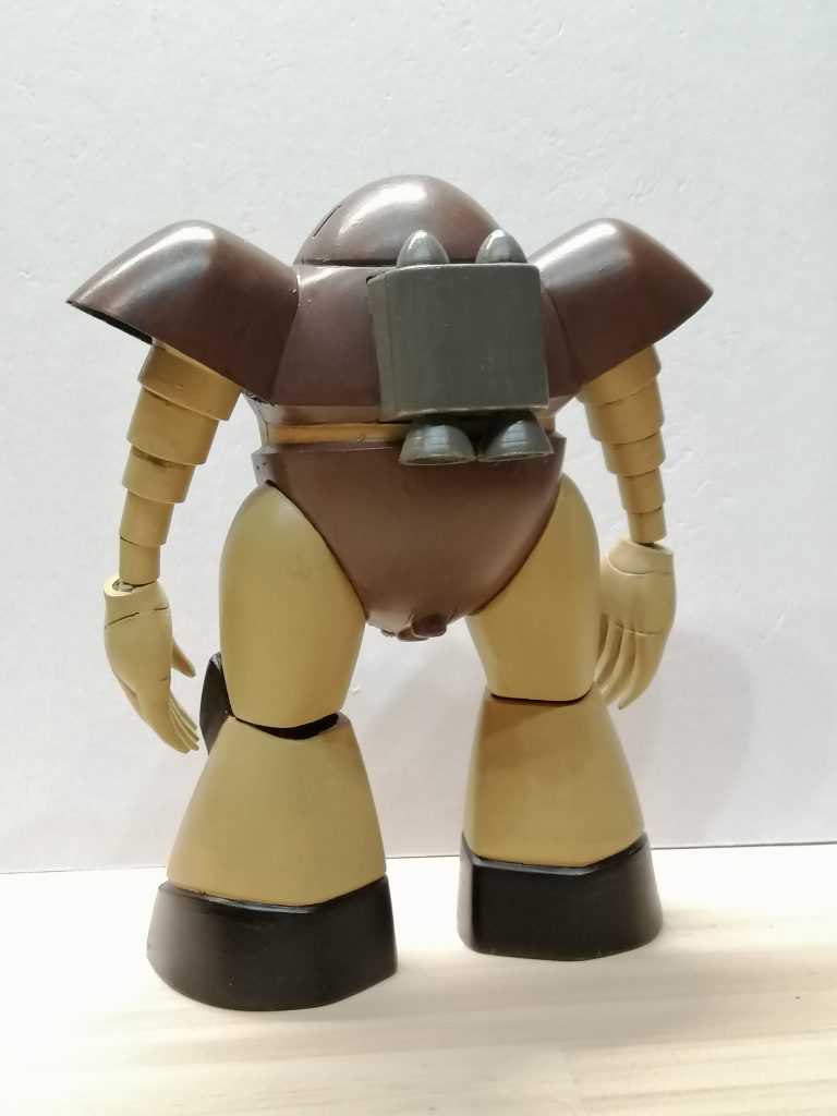 バックパックは軍艦色です。