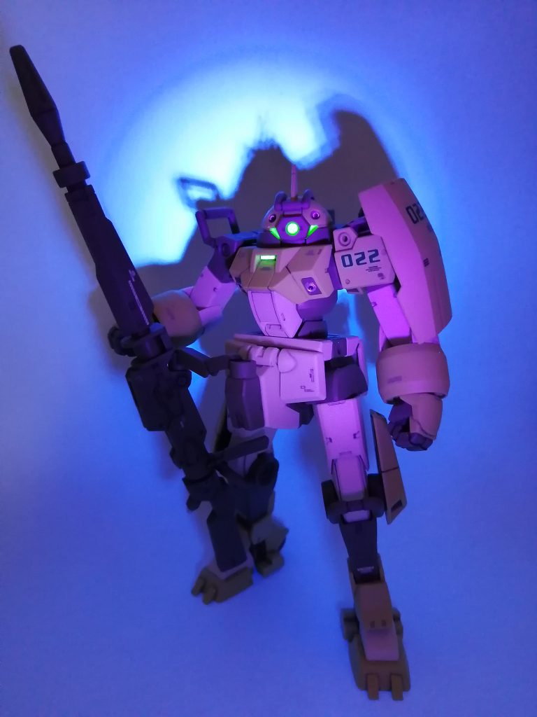 頭部カメラ・胸部センサー等は、UVライトで発光します。最後まで見ていただき、ありがとうございます😸