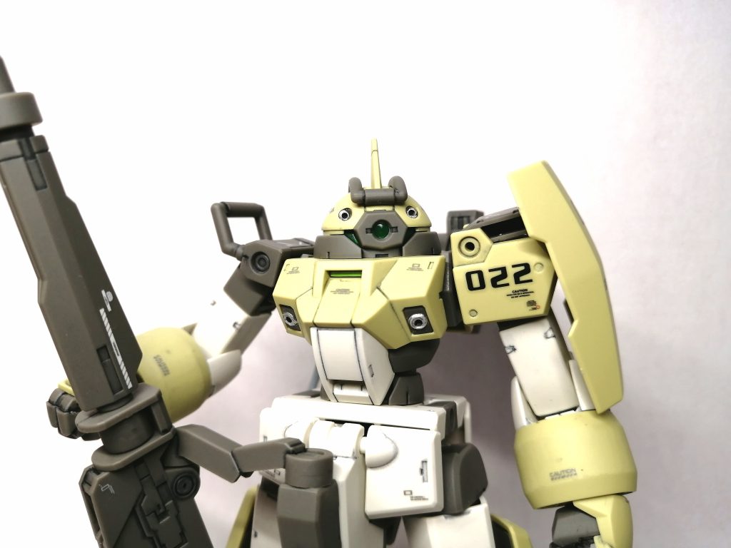 大型ビームライフルを構えたアクションポーズを撮ろうと思ったんですが、うまくポーズをとれなかったので、あきらめました😅