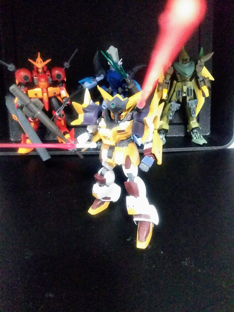 怪力無双。背部に隠し腕が(丸見えだけど)あり、ビームサーベルを発振。