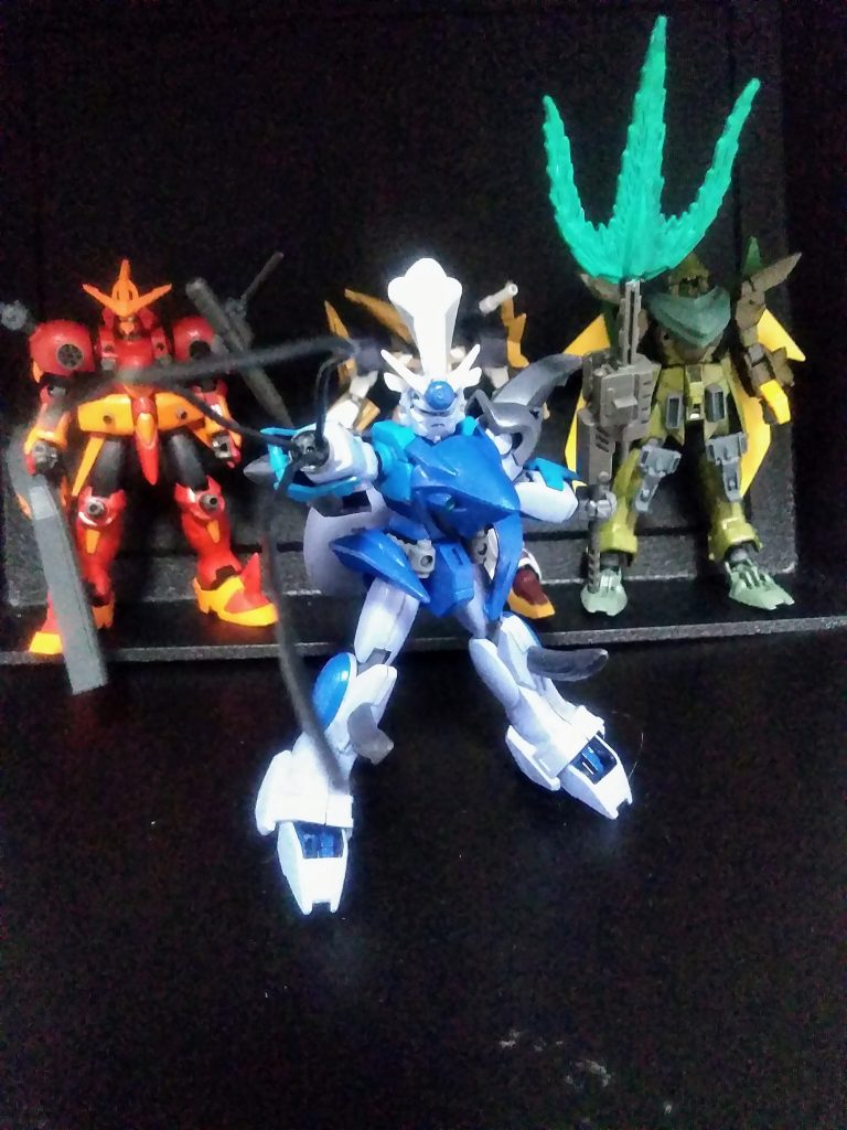 右腕の触手、ビームトライデントにて攻撃。