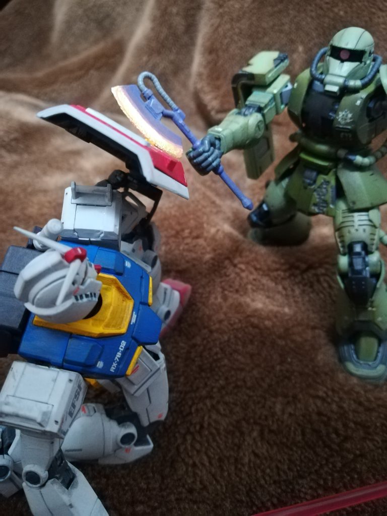 シールドに斬りつけるドアン