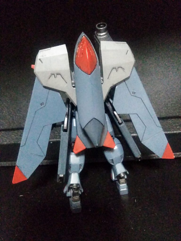 恐らく『ドム』っぽさを出したかったのでしょう。(いや😠お前の子どもだろうが、ハッキリしろ！)