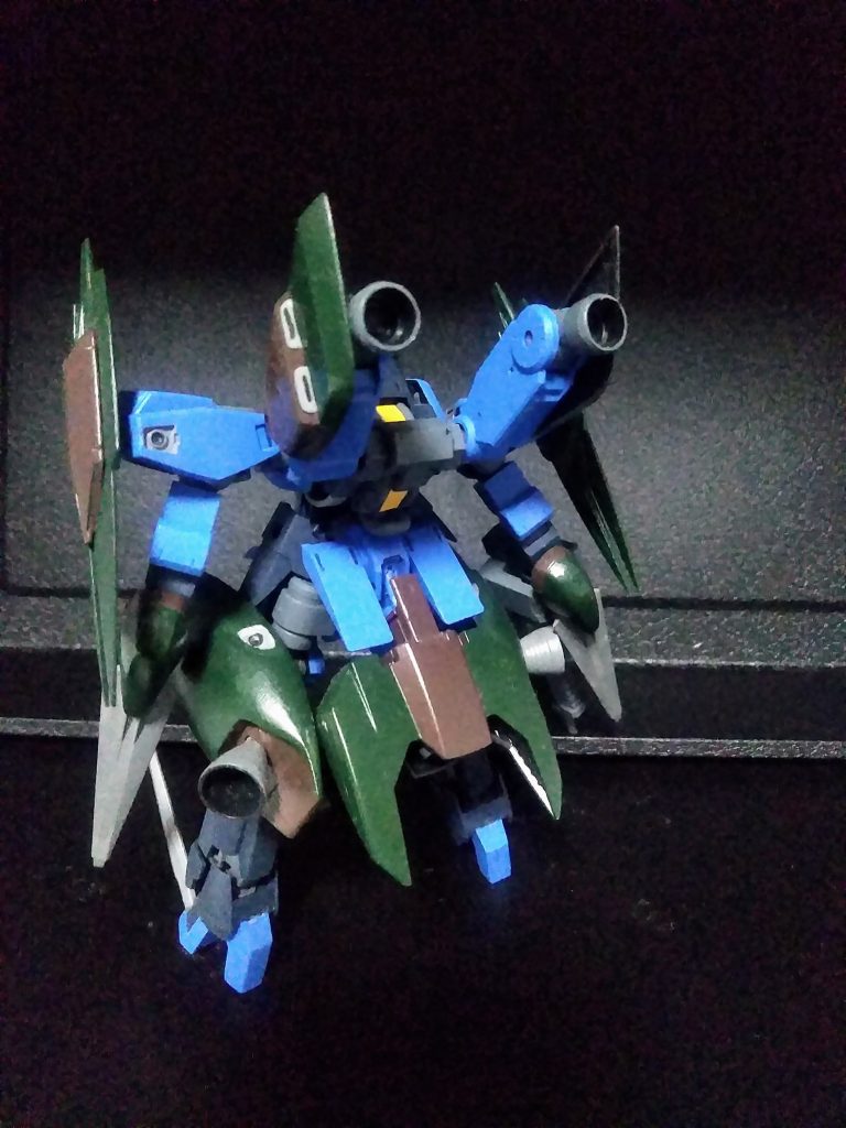 確か積みっぱなしで『レギン レイズ・ジュリア』を組み終わってから、カッコウを真似ようと、こんな姿になったと記憶してます。