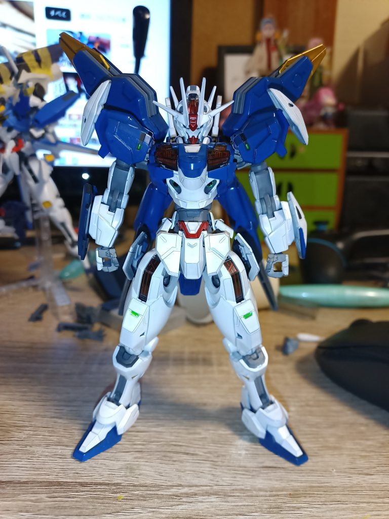 全塗装後イエローのパーツはゴールドを吹きその上からクリアイエロー、センサーなどのグリーンの部分は蛍光緑で塗装しています