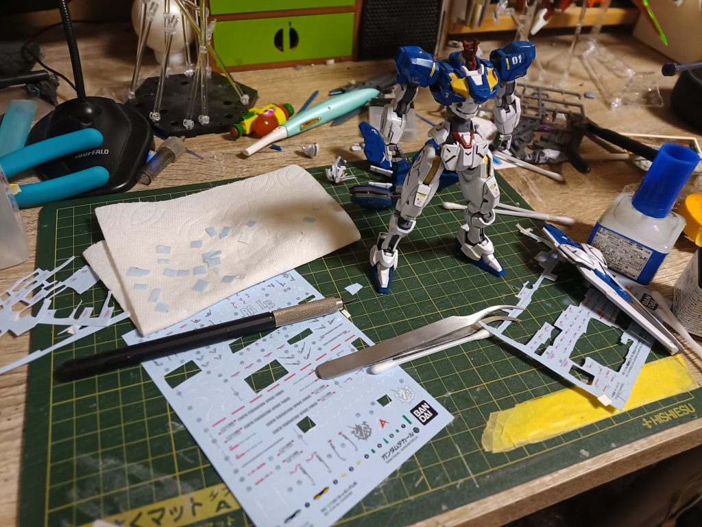 スミ入れ&デカール貼りデカールは水星の魔女のデカールがなかったのでHiνガンダムのものをつかってます。