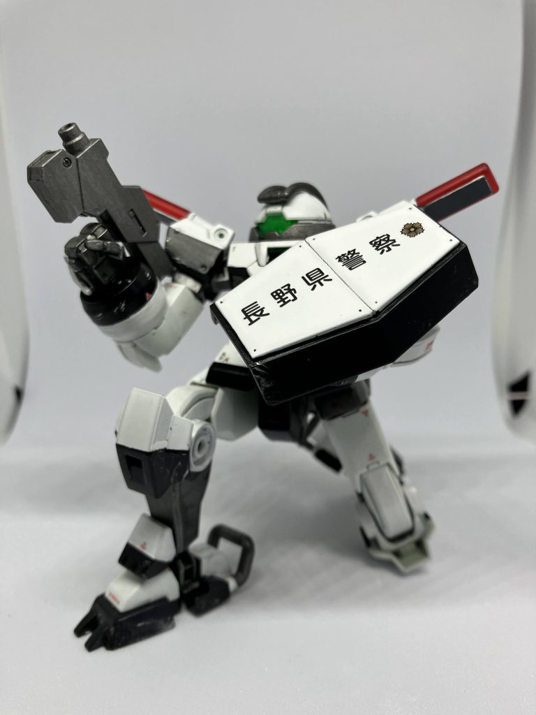 しかしこのキットは安いうえによく動く。腕の回転がとてもいい。もう１機ほしいところです。２号機は頭変えてみようかな。壊しすぎたという設定で。