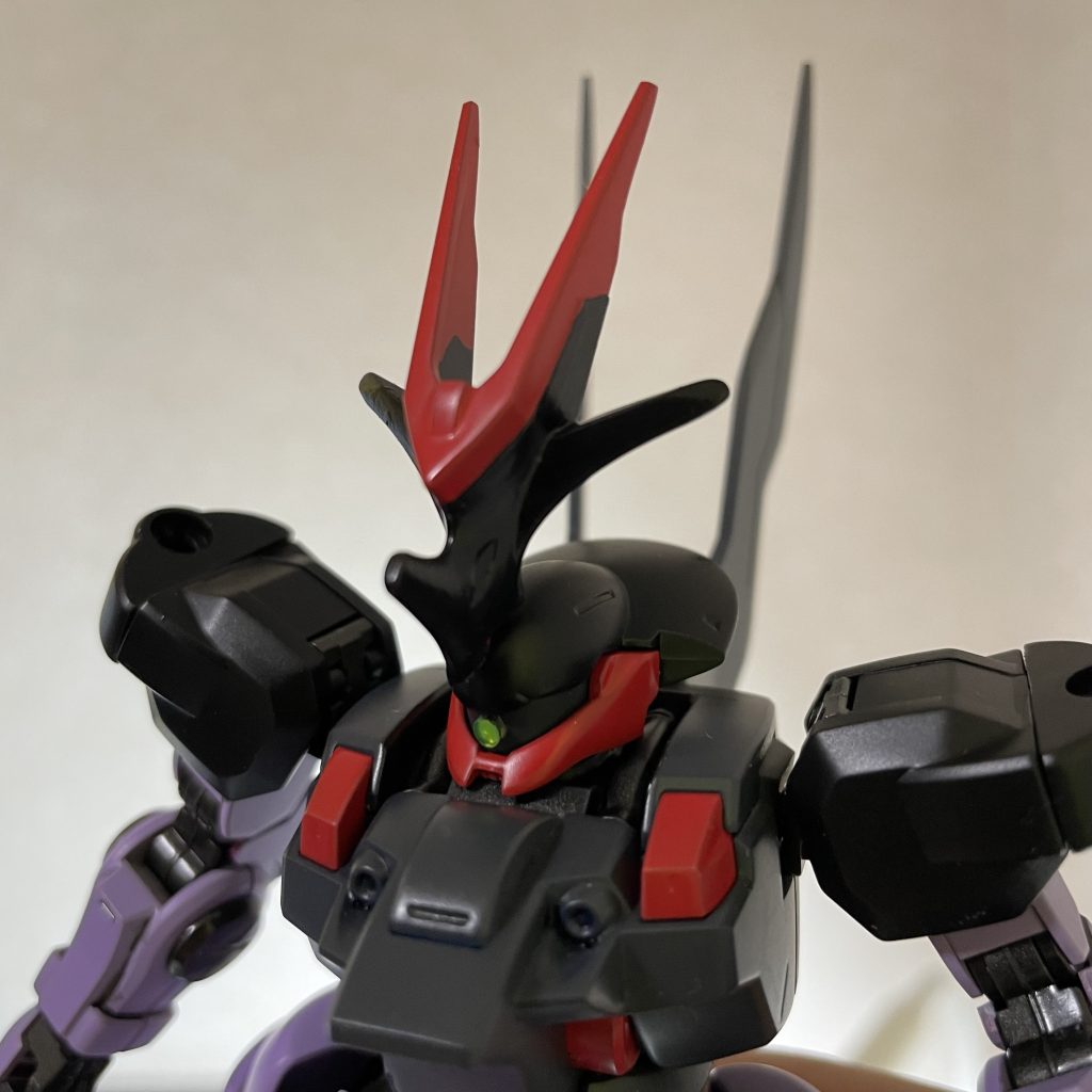 どう塗ってもカブトムシにしか見えん!!!カットしたり削ったりしたけど収拾付かず、結局無くしてパテ埋めしてしまいました。