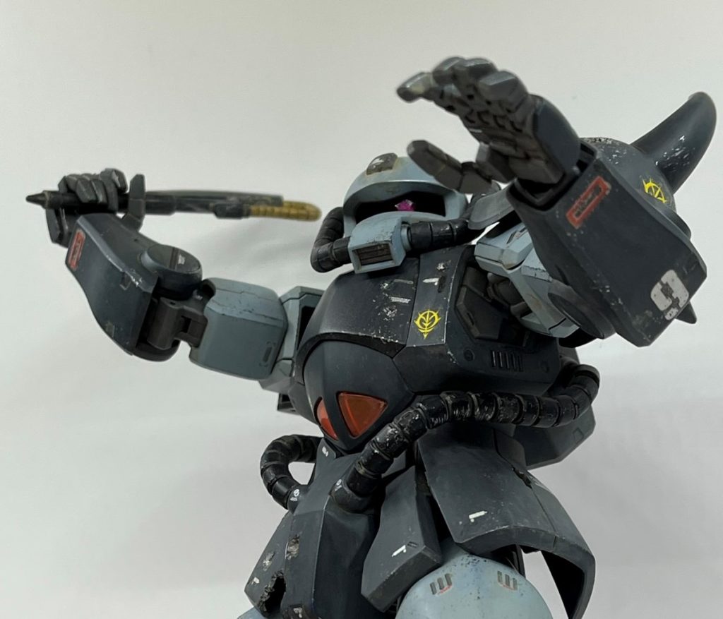 最後に余談ですが、今回の制作の発想ベースにしたトップ小隊についてちょっと考えてみました。08小隊はラサ基地という名称や密林、砂漠、雪山が出てくるので、中国西部チベット自治区～ベトナム北部あたりが舞台だと思っています。オデッサはウクライナなので、ラサ市とは9000km近く離れています。トップ小隊はオデッサ基地配属ではなくウズベキスタンあたりの基地に駐留していたとして、オデッサ陥落の報を受け東方面に撤退したとしても6000km程度の行程となります。公式設定ではザクは全力で走っても85km/hで、半分壊れていてしかも敵陣中をヒソヒソ進んでいたとなるとせいぜい平均30km/h程度でしょうか。休憩や点検時間を除いて1日15時間移動していたと考えると、08小隊のエピソード登場時は逃避行開始から約2週間経っていた計算になりますね。2週間命からがら逃げ延びて、やっと友軍基地の手前まで来たのにあの仕打ちとは、戦争ってつくづく嫌ですね。まあラサ基地にたどり着けたとしても、ノリスと一緒に出撃してラサ市街戦で戦死か、宇宙に帰る為にケルゲレンに乗せてもらっても結果撃沈なので八方塞がりの希代の幸薄小隊ですね(苦笑)