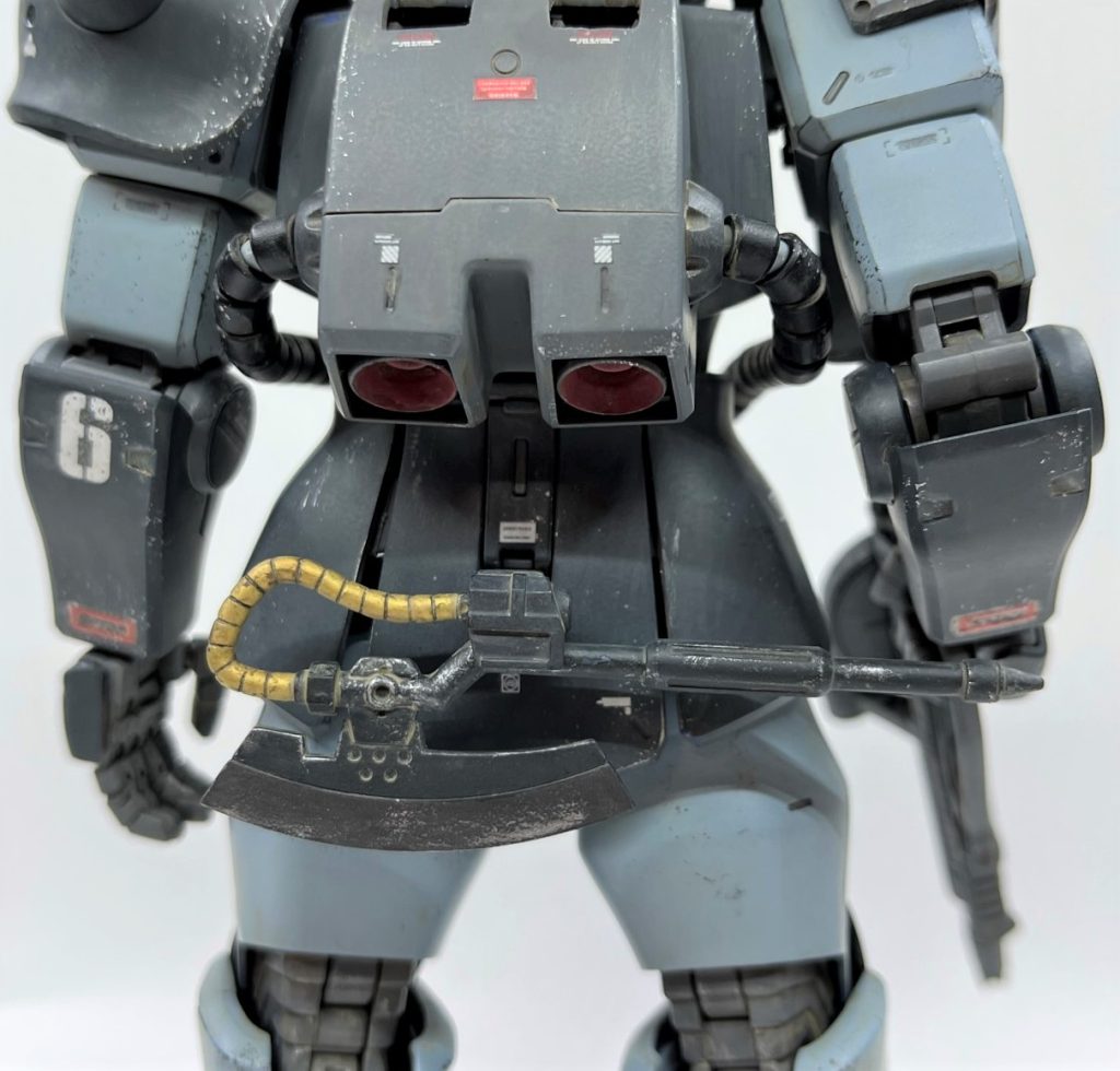 武装はジャイバズやザクマシンガン等、ジオン軍の汎用的な物を持たせています。格闘兵器はヒートホークを腰に装備しています。