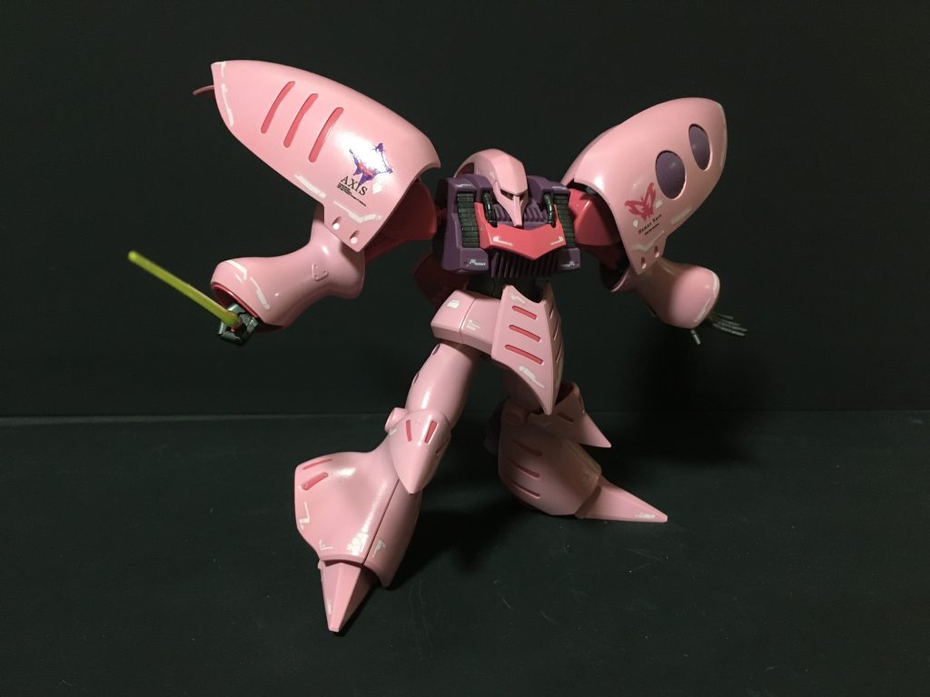 マーキングはRGサザビー用を主に使用しています。本体色はガイアノーツのエヴァ８号機用ピンクを使用しています。