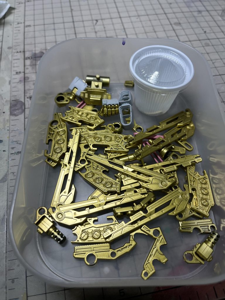 ゴールドの塗装です