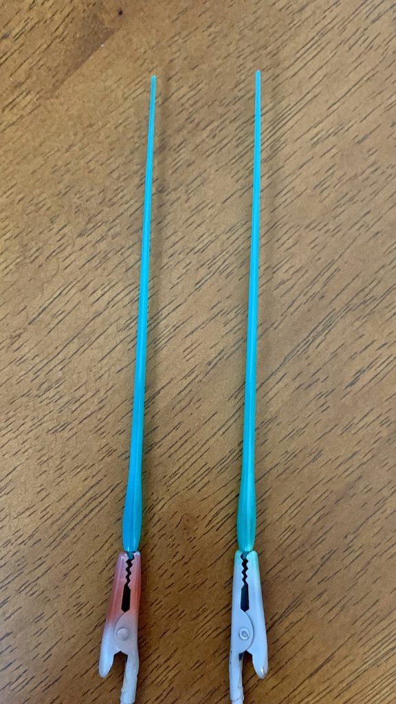 ビームサーベルはもともとは柔らかいグリーンのクリアーパーツ。クリアーホワイトを下地にして、その上から蛍光グリーンを重ね塗りしました。ぼわっと光る雰囲気が出て、いい感じに。