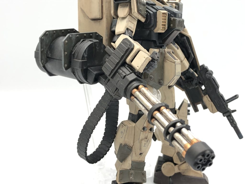 最初はミサイルポッドだけを考えてたんですが、ガトリング弾倉を生かしたいなと(元のガトリングに比べたら)小ぶりなガトリングガンも用意しました。詳しくは制作ストーリーを見てもらえればと思います。