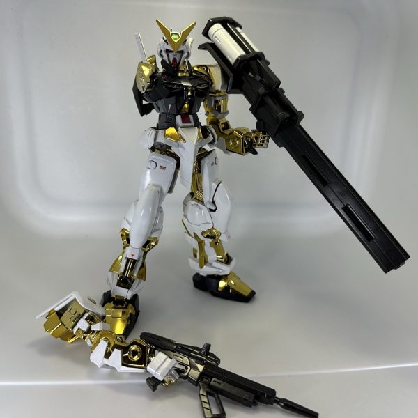 １／１００　ガンダムアストレイゴールドフレーム