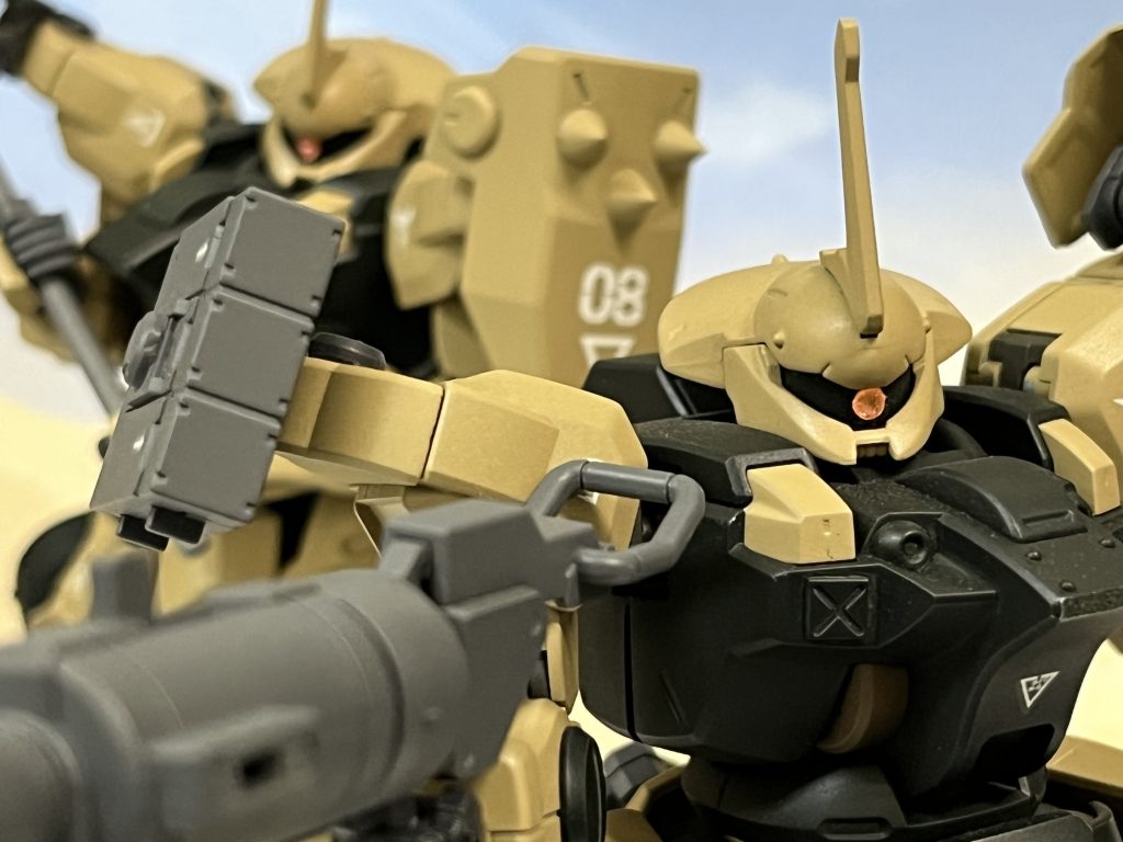 ネオ・ジオンの要望でゴーグル型のカメラアイからモノアイへと変更。