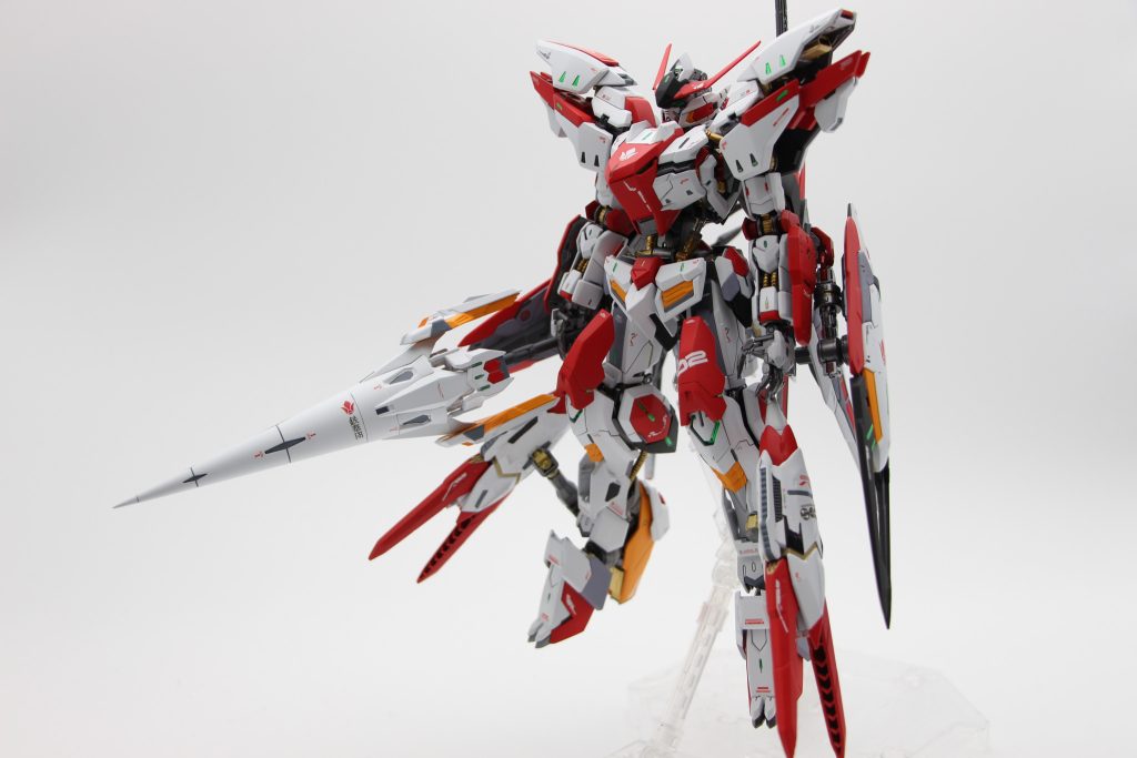 全体のコンセプトはズバリ”テッカマンブレード”です!また、ガンダムベースで公式ミキシング用キット(?)の拡張パーツセットを見つけ、イメージに近づけていきました。