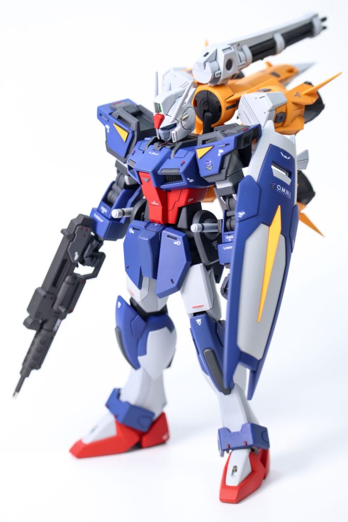 最初はミキシング軽くするくらいでいいかぁくらいの気持ちでしたが旧キットと比較するとプロポーションも全然違ったので部分的にパーツだけ旧キットから拝借し胴体や肩、ヘッドなどの形状変更部分を自作しています。