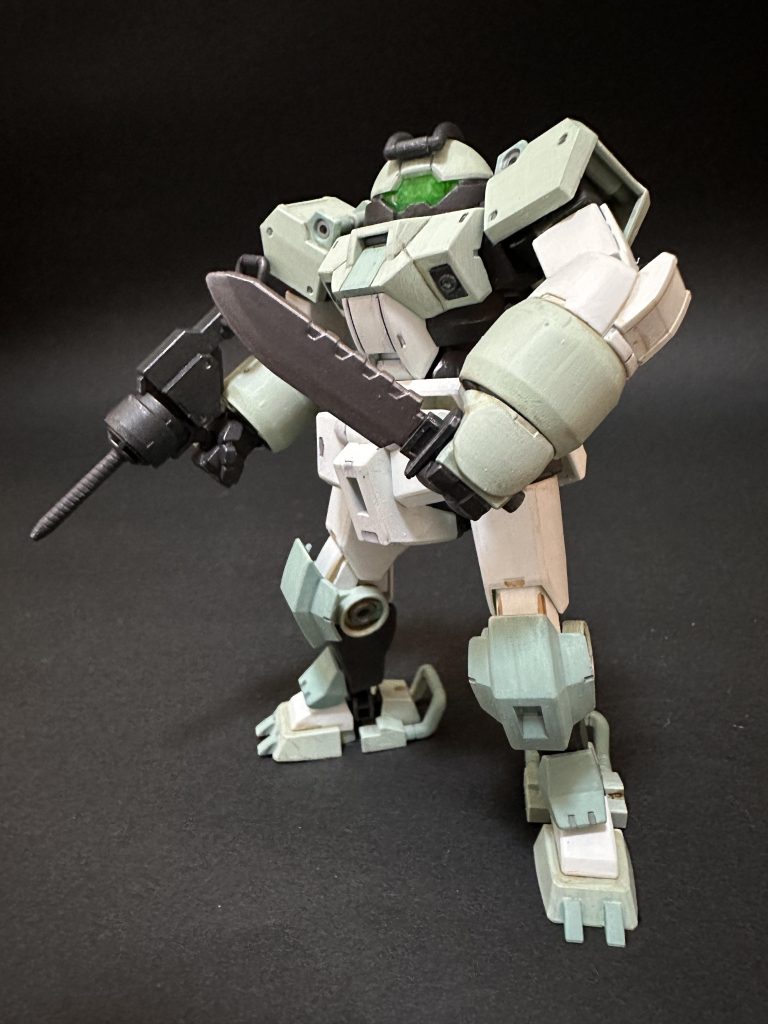 切断というよりも薙ぐのが似合う刃物もナタっぽくて好きです。