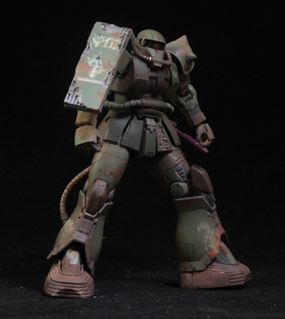 HGのドアンザクです一月に届いたものをザクの日に合わせて製作しました無性に汚し塗装がしたかったので後ハメ加工以外は素組でひたすら汚しまくりましたちょっと過剰かもと思いましたがたまにはいいかと