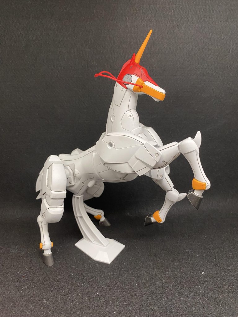 色々手間がかかった風雲再起。各部の合わせ目消し・マスキングによる色分け・墨入れと、久々にやったのでほんとに大変でした。