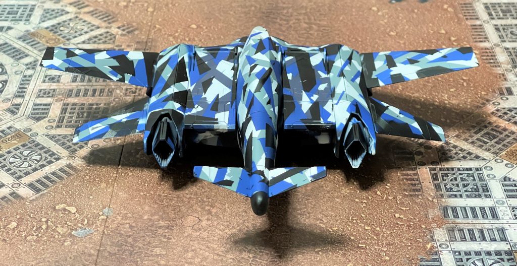 ( 。 ̄v ̄。)ノ いかがでしょうか?パッと見では形状(特に胴体部分の凹凸)が非常にわかりづらいと思います。