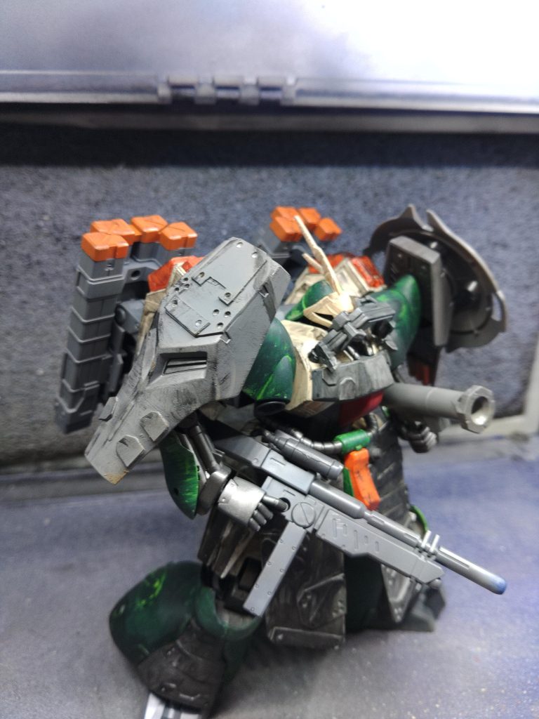 ファンネルなんか使える訳無いので、鉄板を重ねて硬くした設定（痛）