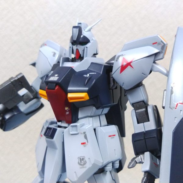 リガズィ　νガンダムっぽい全塗装