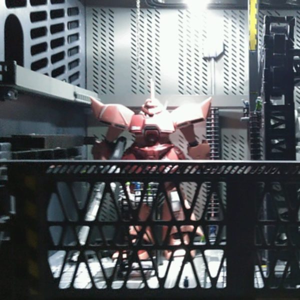 ゲルググと格納庫