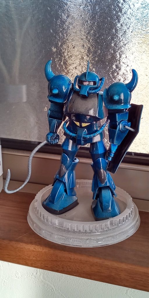 窓際に飾ってます。デカール貼るかな～?よろしければ、ご意見をお聞かせくださいませ。