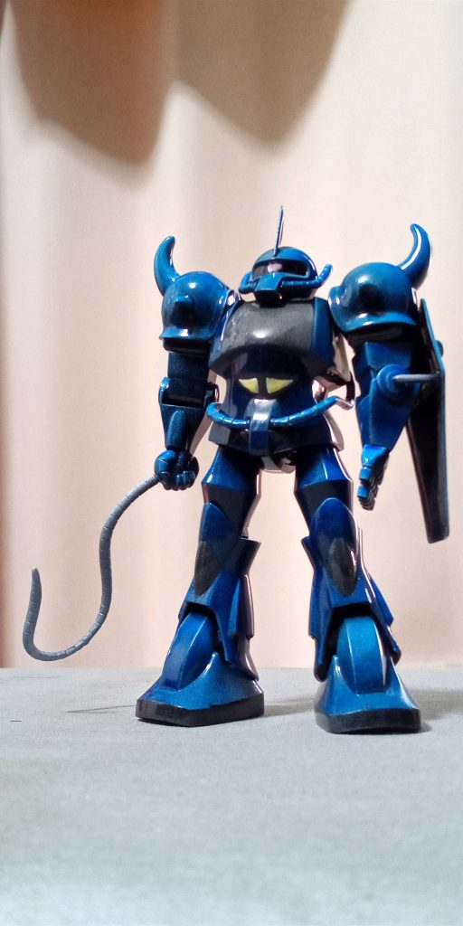 アオリで見ると黒っぽく見えるのです。でも光の加減のせいかな？