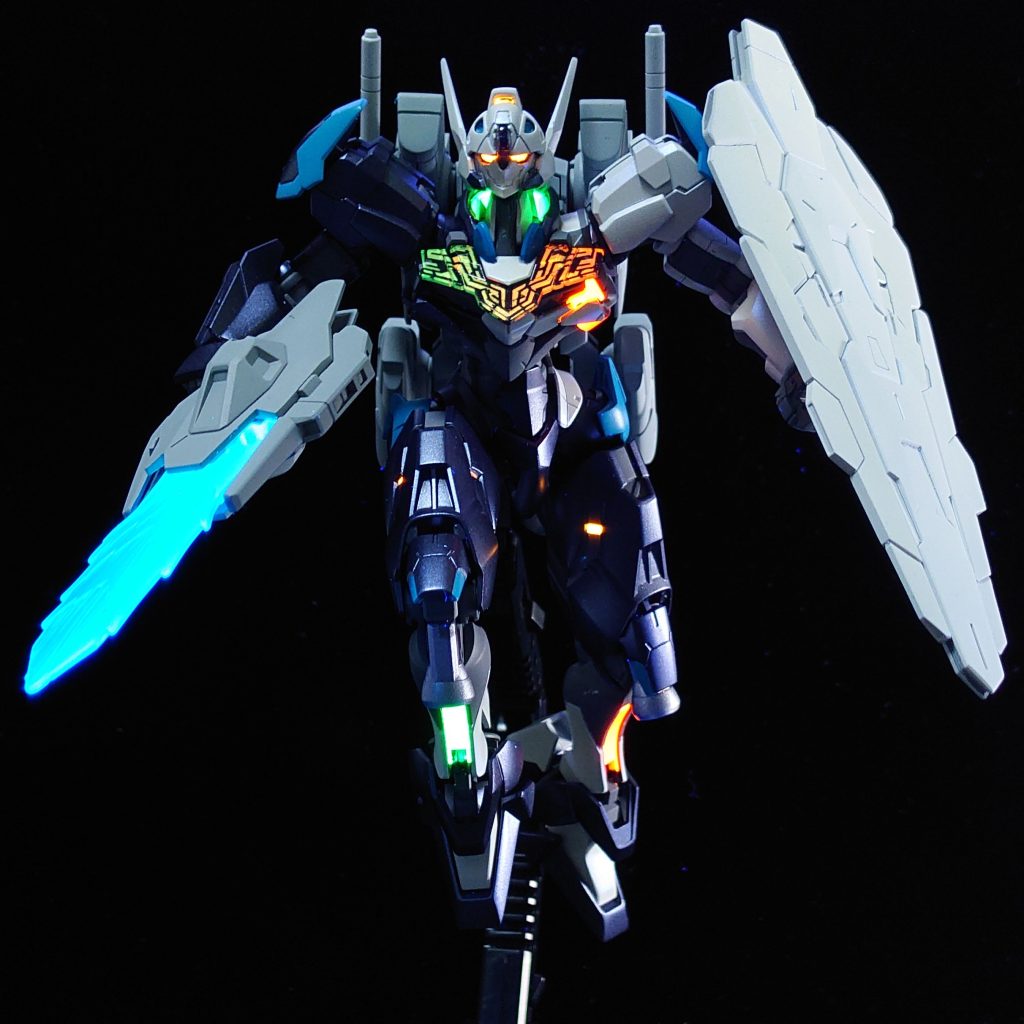 デカール貼る前ですが、黒背景だと、こんな感じです。