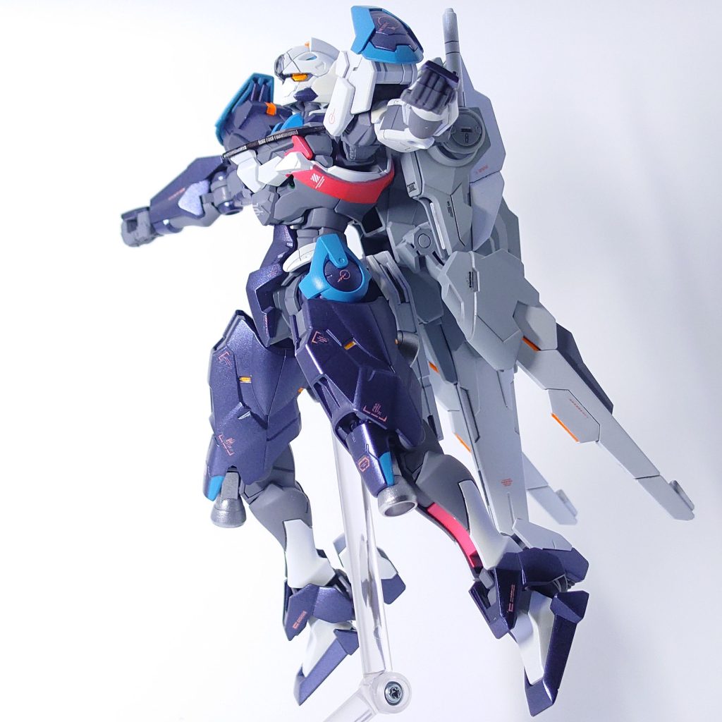 パープルに見える部分は、ガイアノーツのバーチャロンカラーVO-104パールマーズダークブルーです。